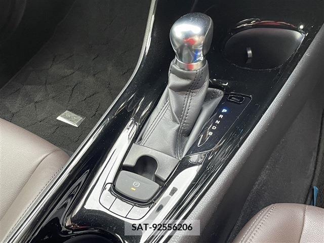 Toyota C-HR 2017-08 323025-11