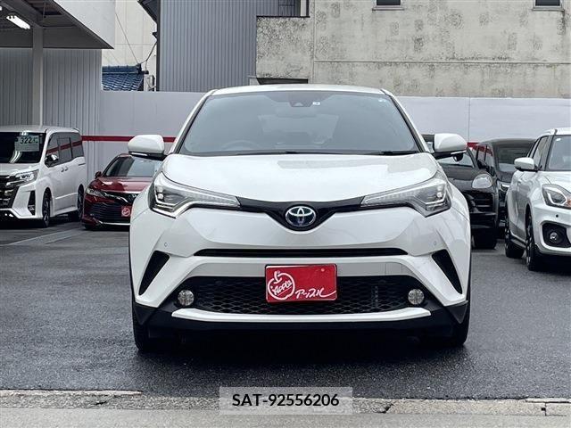 Toyota C-HR 2017-08 323025-1