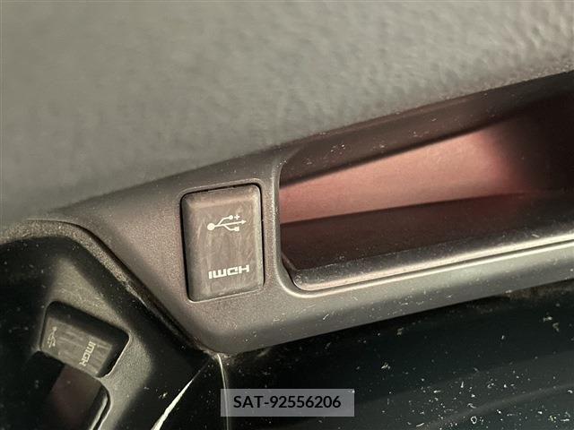 Toyota C-HR 2017-08 323025-10