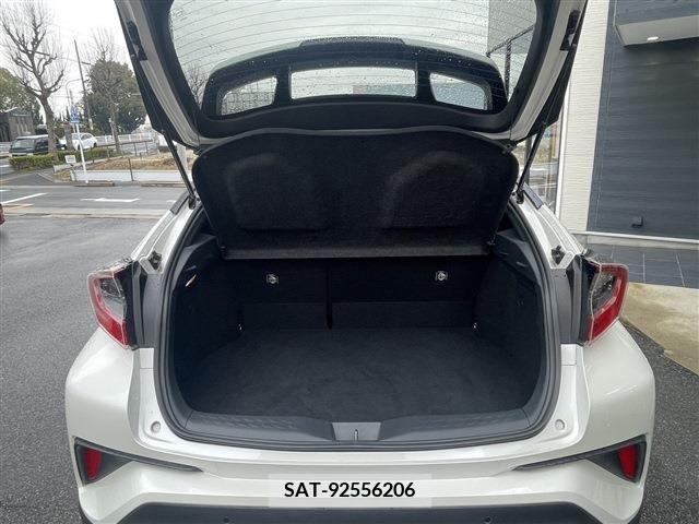 Toyota C-HR 2017-08 323025-18