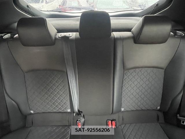 Toyota C-HR 2017-08 323025-16