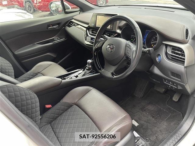 Toyota C-HR 2017-08 323025-7