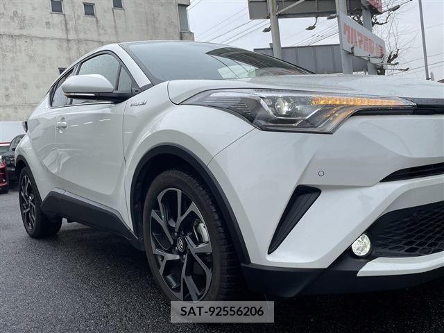 Toyota C-HR 2017-08 323025-5