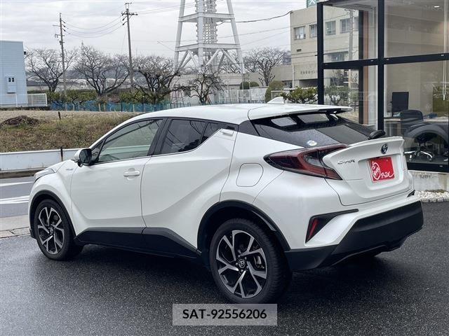 Toyota C-HR 2017-08 323025-4