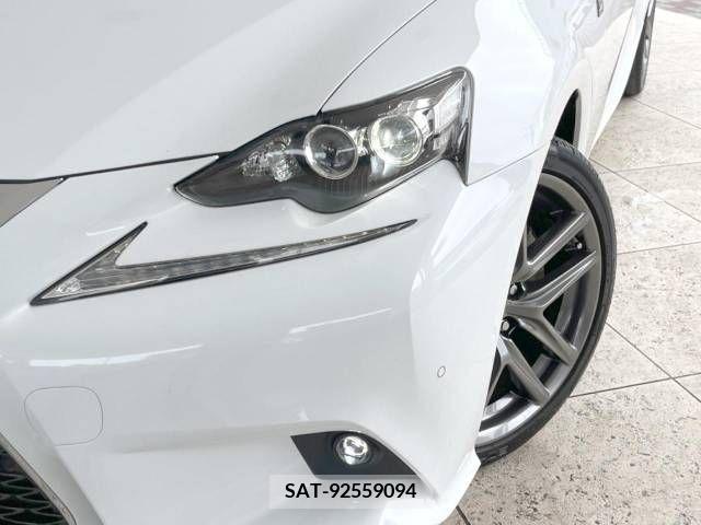 Lexus IS 2014-03 300075-12