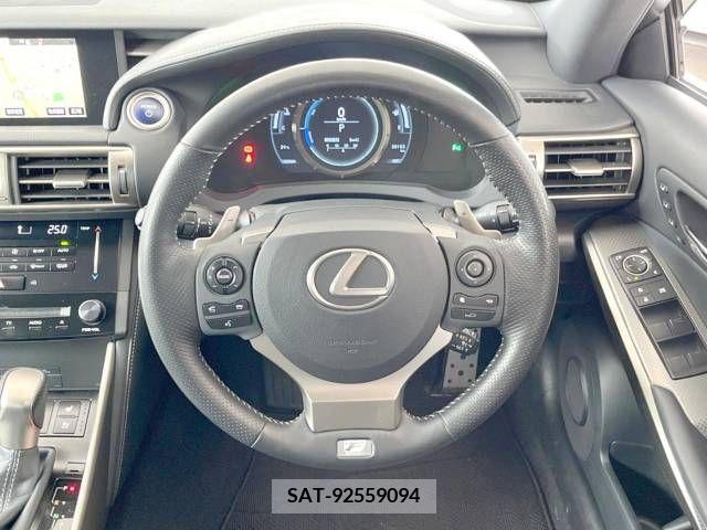 Lexus IS 2014-03 300075-11