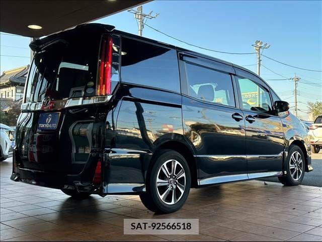 Toyota NOAH 2017-11 207307-3
