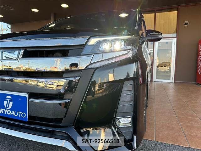 Toyota NOAH 2017-11 207307-1