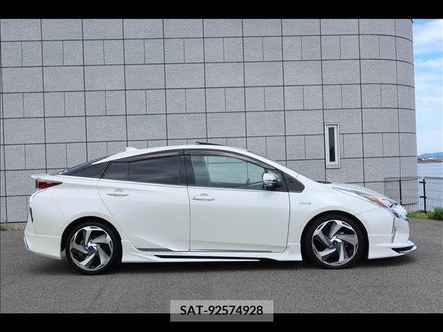 Toyota PRIUS 2017-04 386735-6