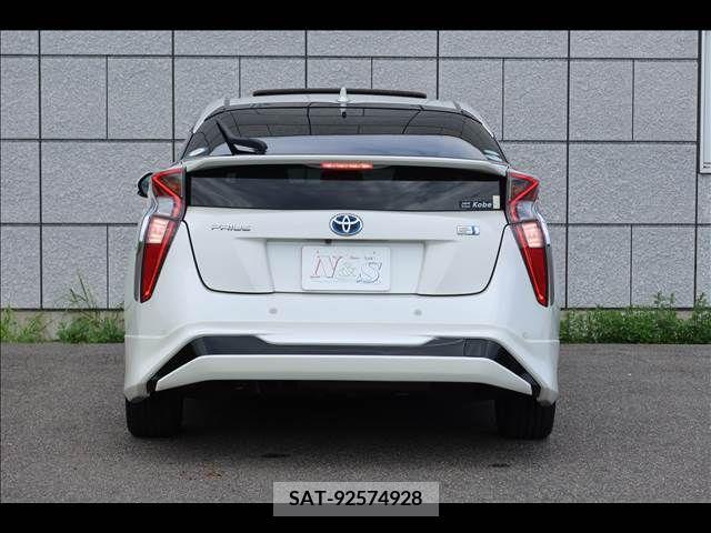 Toyota PRIUS 2017-04 386735-4