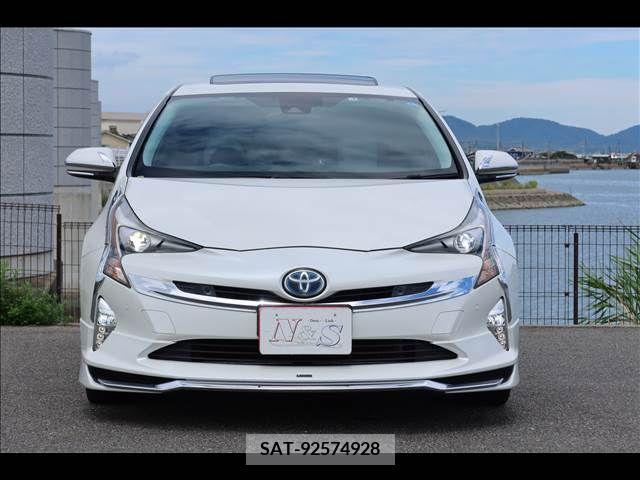 Toyota PRIUS 2017-04 386735-1