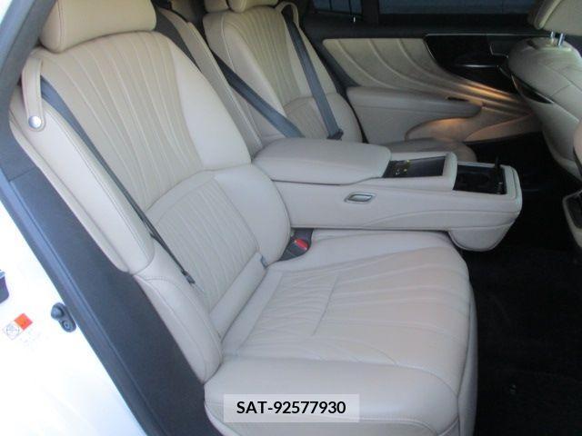 Lexus LS 2021-05 275451-9