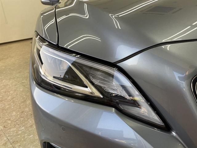 Toyota CROWN SEDAN 2018-11 18951-9