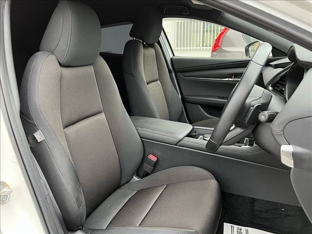 Mazda MAZDA3 2019-09 18566-7