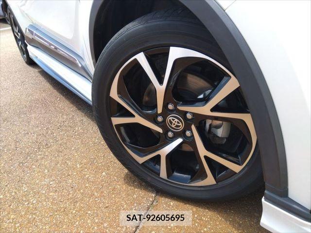 Toyota C-HR 2021-08 348471-3