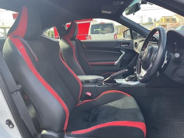 Toyota 86 2017-10 192296-19
