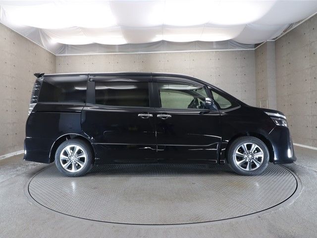Toyota VOXY 2018-07 196083-22