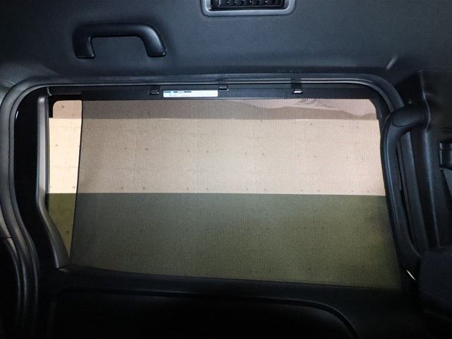 Toyota VOXY 2018-07 196083-26