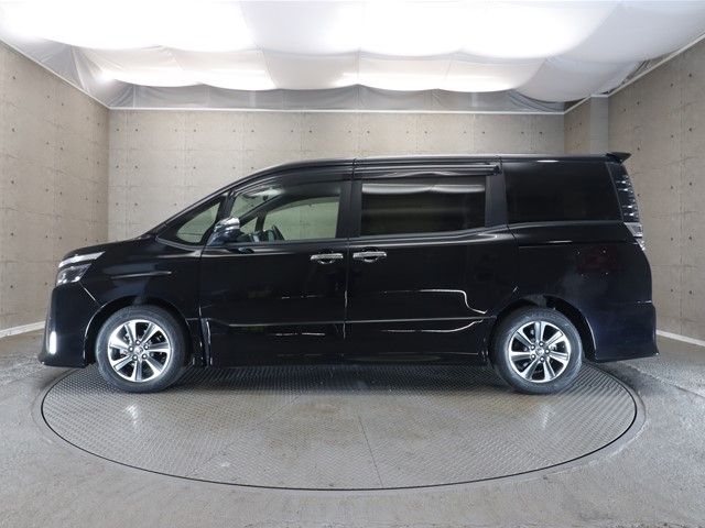 Toyota VOXY 2018-07 196083-25