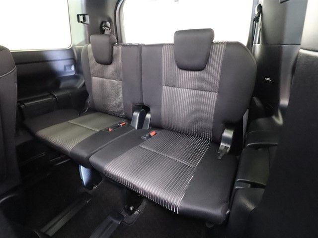 Toyota VOXY 2018-07 196083-7