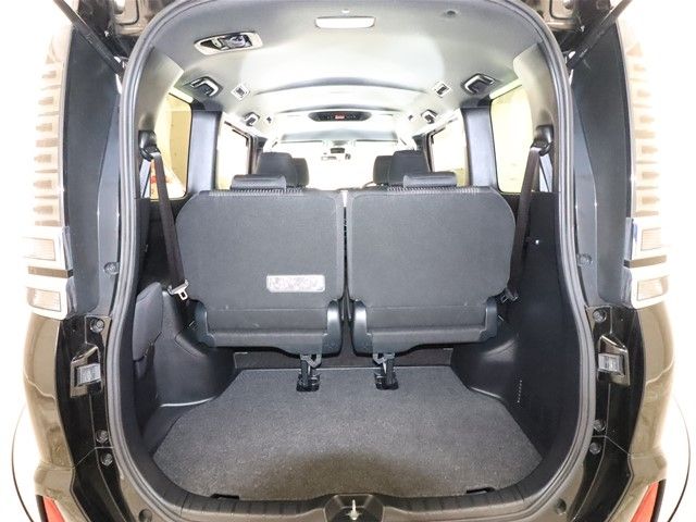 Toyota VOXY 2018-07 196083-8
