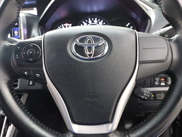 Toyota VOXY 2018-07 196083-9