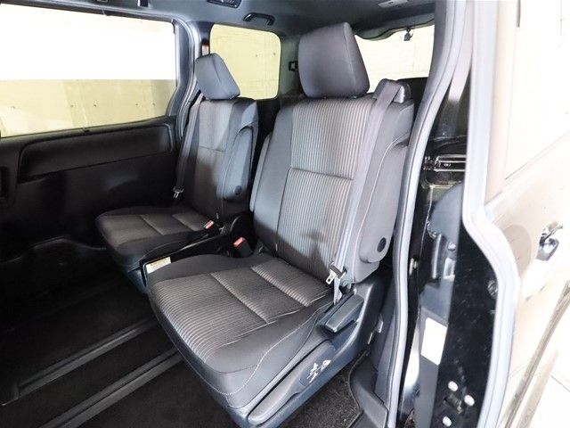 Toyota VOXY 2018-07 196083-6
