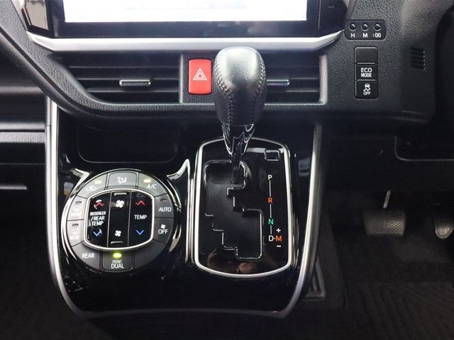 Toyota VOXY 2018-07 196083-11