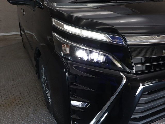 Toyota VOXY 2018-07 196083-19