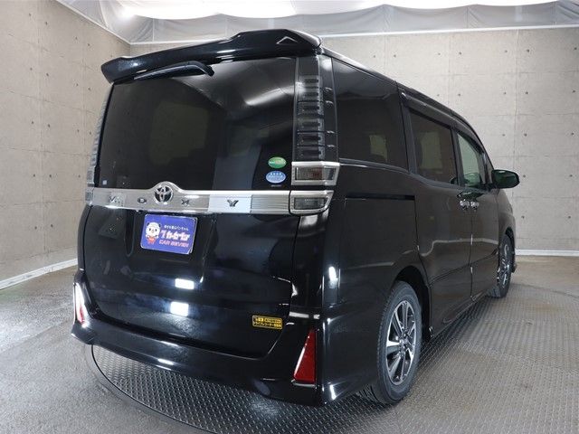 Toyota VOXY 2018-07 196083-1