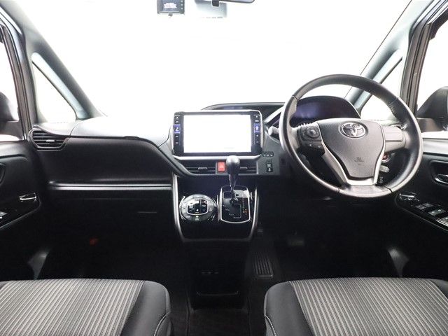 Toyota VOXY 2018-07 196083-2