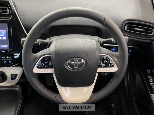 Toyota PRIUS 2017-07 282047-11