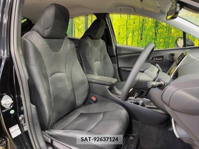 Toyota PRIUS 2017-07 282047-8