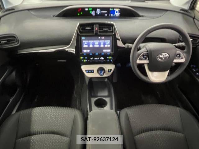 Toyota PRIUS 2017-07 282047-1