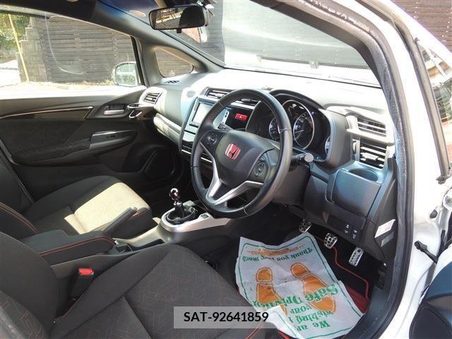 Honda FIT 2015-08 390817-18
