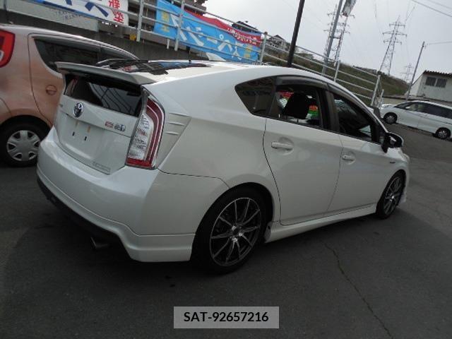 Toyota PRIUS 2013-07 282312-3
