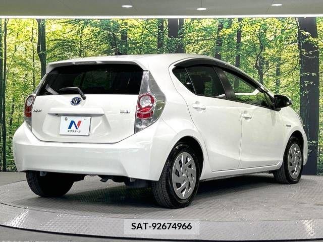 Toyota AQUA 2014-03 314186-17