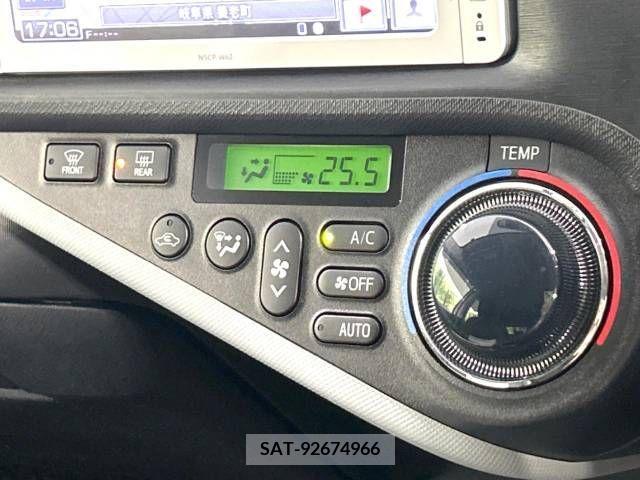 Toyota AQUA 2014-03 314186-4