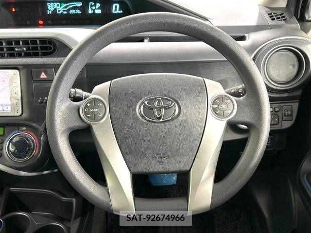 Toyota AQUA 2014-03 314186-11