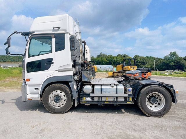Nissan QUON 2017-12 17956-7