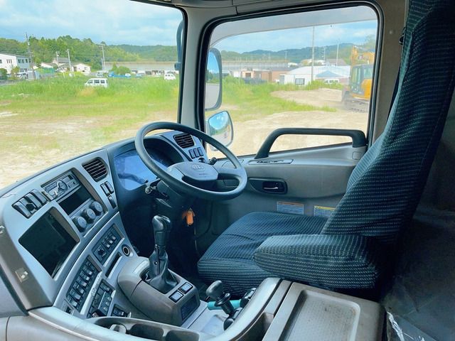 Nissan QUON 2017-12 17956-2