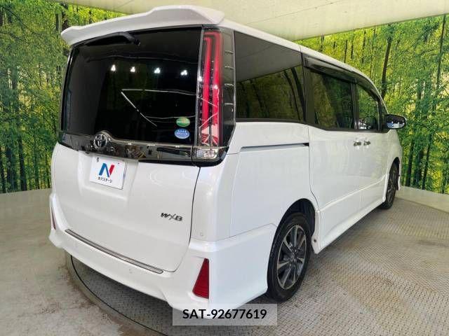 Toyota NOAH 2019-02 365104-17