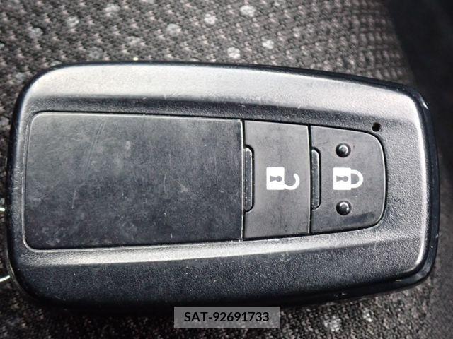 Toyota PRIUS 2020-11 208186-12