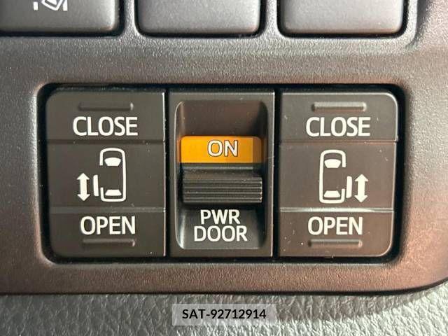 Toyota NOAH HYBRID 2018-12 216896-5