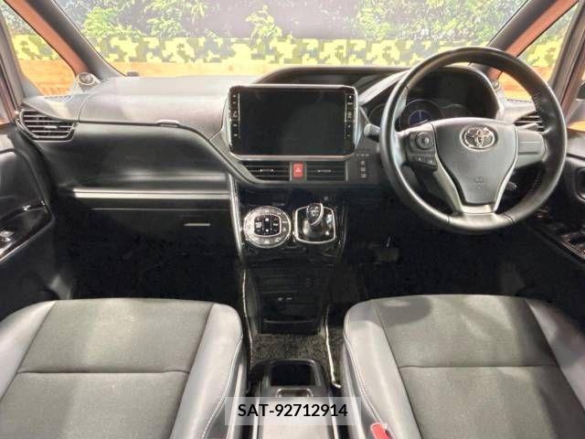 Toyota NOAH HYBRID 2018-12 216896-1