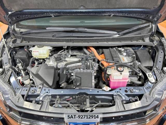 Toyota NOAH HYBRID 2018-12 216896-18