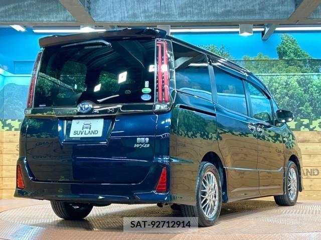 Toyota NOAH HYBRID 2018-12 216896-17