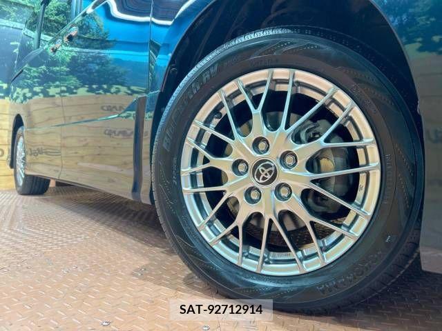 Toyota NOAH HYBRID 2018-12 216896-13