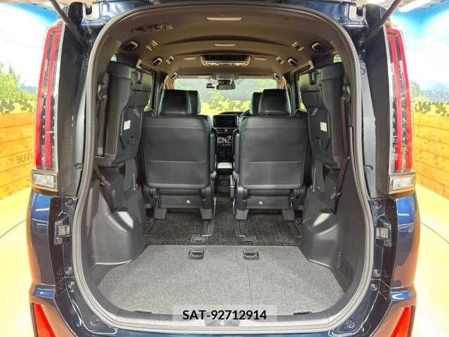 Toyota NOAH HYBRID 2018-12 216896-11
