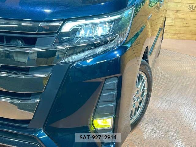 Toyota NOAH HYBRID 2018-12 216896-12